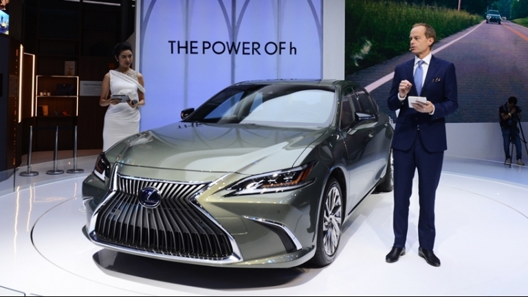 Lexus ES 300h công nghệ hybrid tiên phong khuấy đảo Vietnam Motor Show 2018