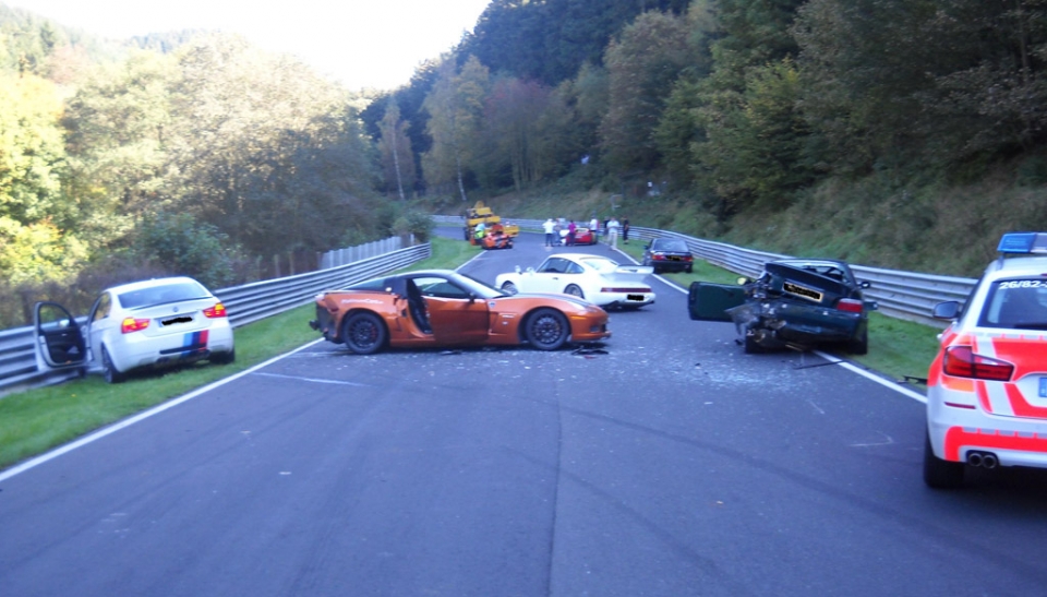 Đường đua duong dua dia nguc xanh nurburgring noi sai lam danh doi bang hang nghin euro