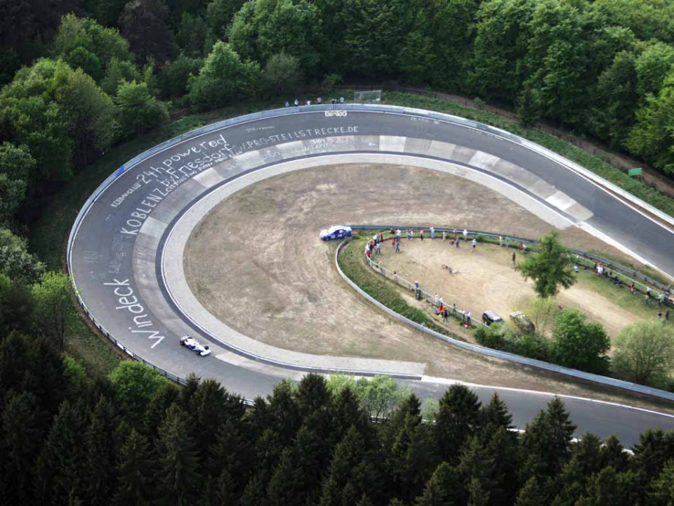 Đường đua duong dua dia nguc xanh nurburgring noi sai lam danh doi bang hang nghin euro