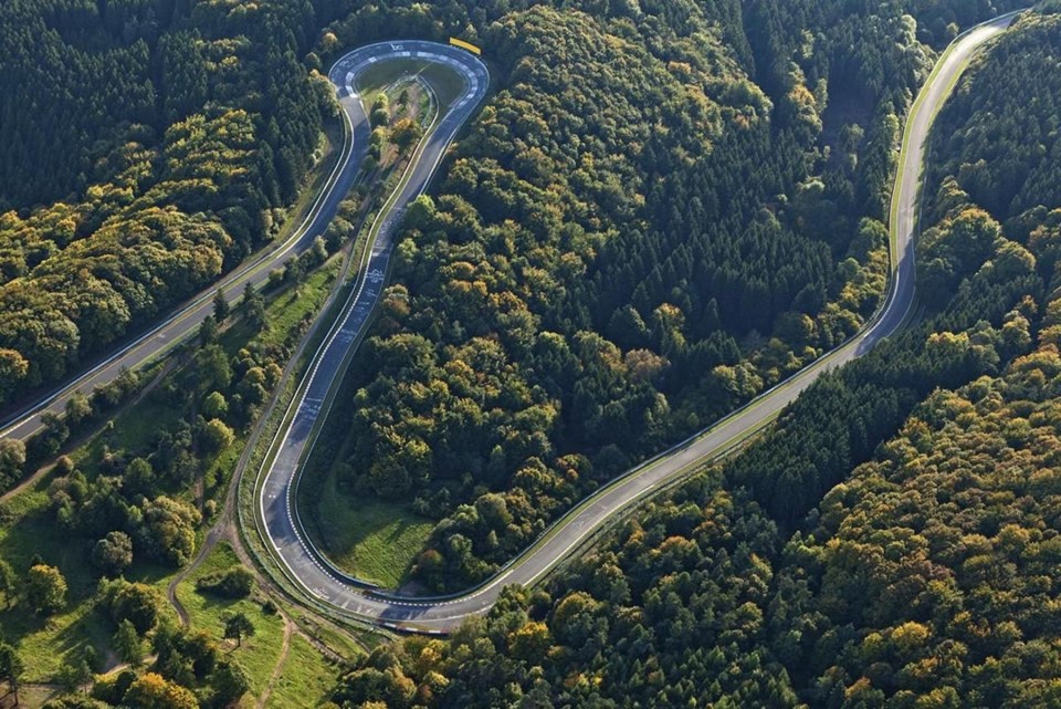 Đường đua duong dua dia nguc xanh nurburgring noi sai lam danh doi bang hang nghin euro