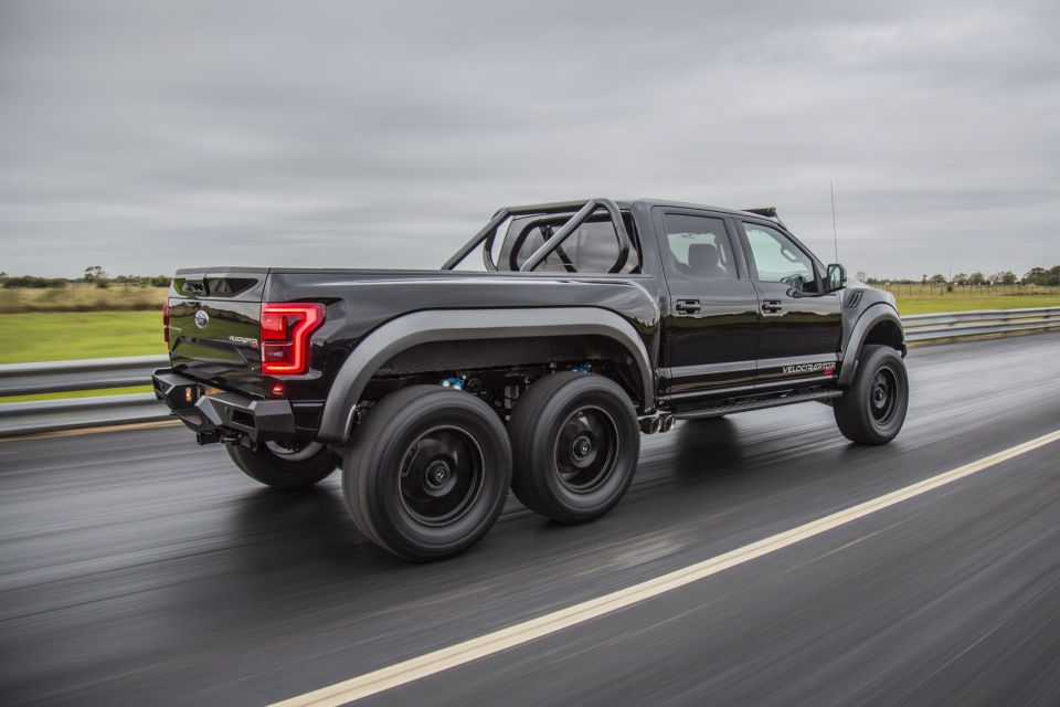 hennessey velociraptor 6x6 cau tra loi cua nguoi my danh cho mercedes g63 amg 6x6