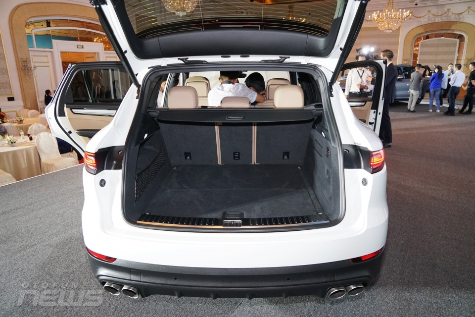 Những điểm “ăn tiền” trên Porsche Cayenne 2018 vừa ra mắt tại Việt Nam nhung diem an tien tren porsche cayenne 2018 vua ra mat tai viet nam