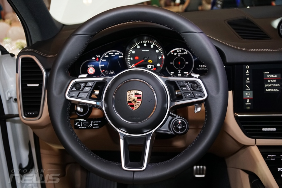 Những điểm “ăn tiền” trên Porsche Cayenne 2018 vừa ra mắt tại Việt Nam nhung diem an tien tren porsche cayenne 2018 vua ra mat tai viet nam
