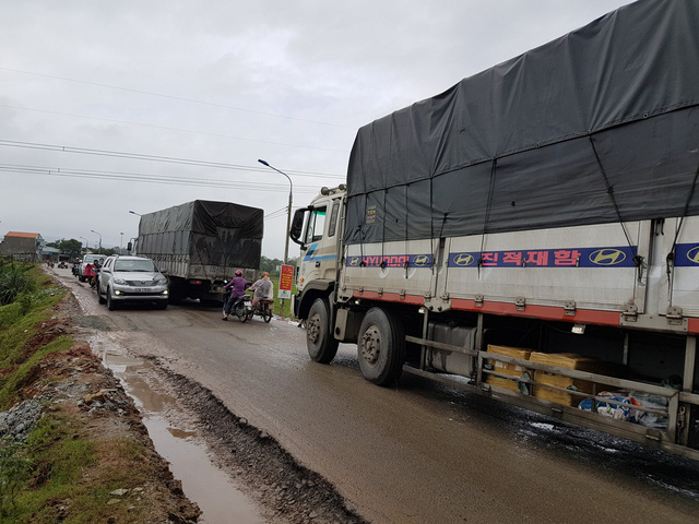 Quốc lộ nối với cao tốc Đà Nẵng - Quảng Ngãi quá tải, dân than trời quoc lo noi voi cao toc da nang quang ngai qua tai dan than troi