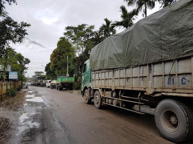 Quốc lộ nối với cao tốc Đà Nẵng - Quảng Ngãi quá tải, dân than trời quoc lo noi voi cao toc da nang quang ngai qua tai dan than troi