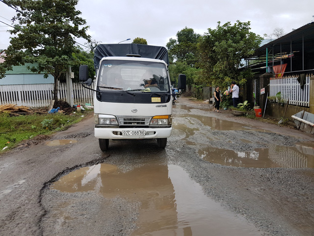 Quốc lộ nối với cao tốc Đà Nẵng - Quảng Ngãi quá tải, dân than trời quoc lo noi voi cao toc da nang quang ngai qua tai dan than troi