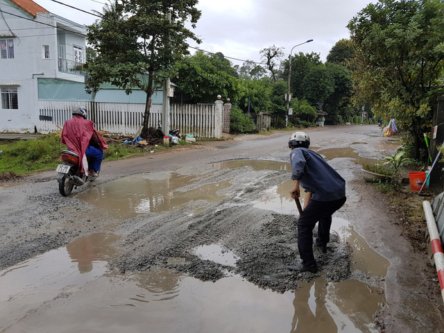 Quốc lộ nối với cao tốc Đà Nẵng - Quảng Ngãi quá tải, dân than trời quoc lo noi voi cao toc da nang quang ngai qua tai dan than troi