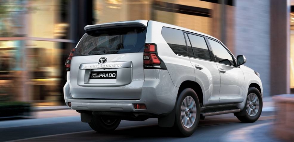 toyota land cruiser prado 2017 trinh lang gia tu 2262 ty dong