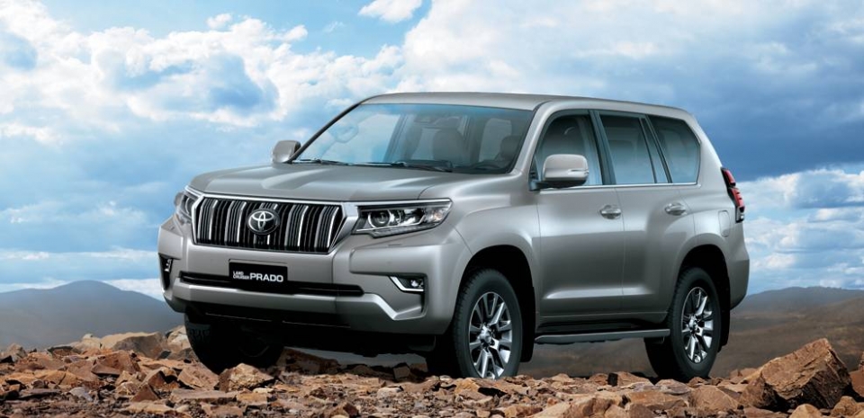 toyota land cruiser prado 2017 trinh lang gia tu 2262 ty dong