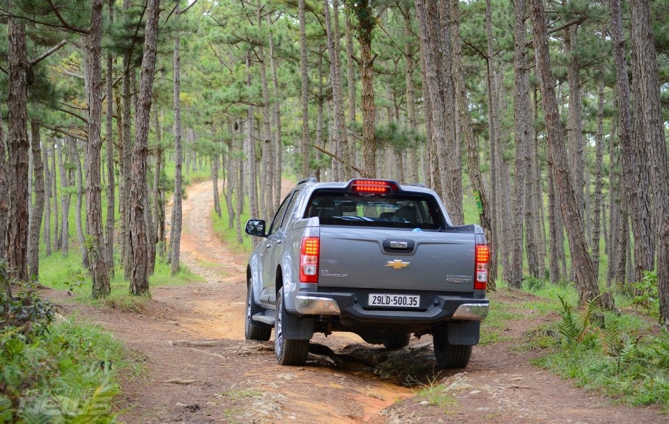 Trải nghiệm “trèo đèo, lội suối” với bán tải Chevrolet Colorado 2017 trai nghiem treo deo loi suoi voi ban tai chevrolet colorado 2017