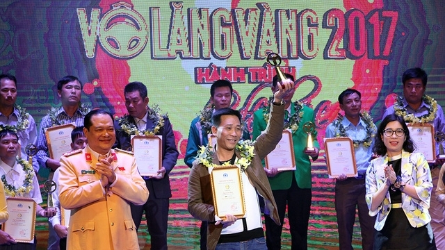 Ủy ban An toàn giao thông quốc gia trao giải Vô lăng vàng cho 46 lái xe