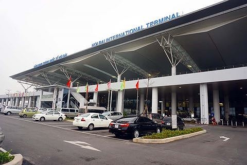 kien nghi tam dung thu phi xe vao san bay
