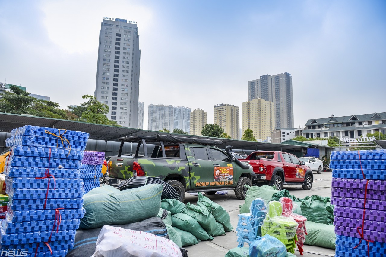 thanh vien dien dan otofunnet khan truong xep hang truoc gio xuat phat suoi am ban cao 2019
