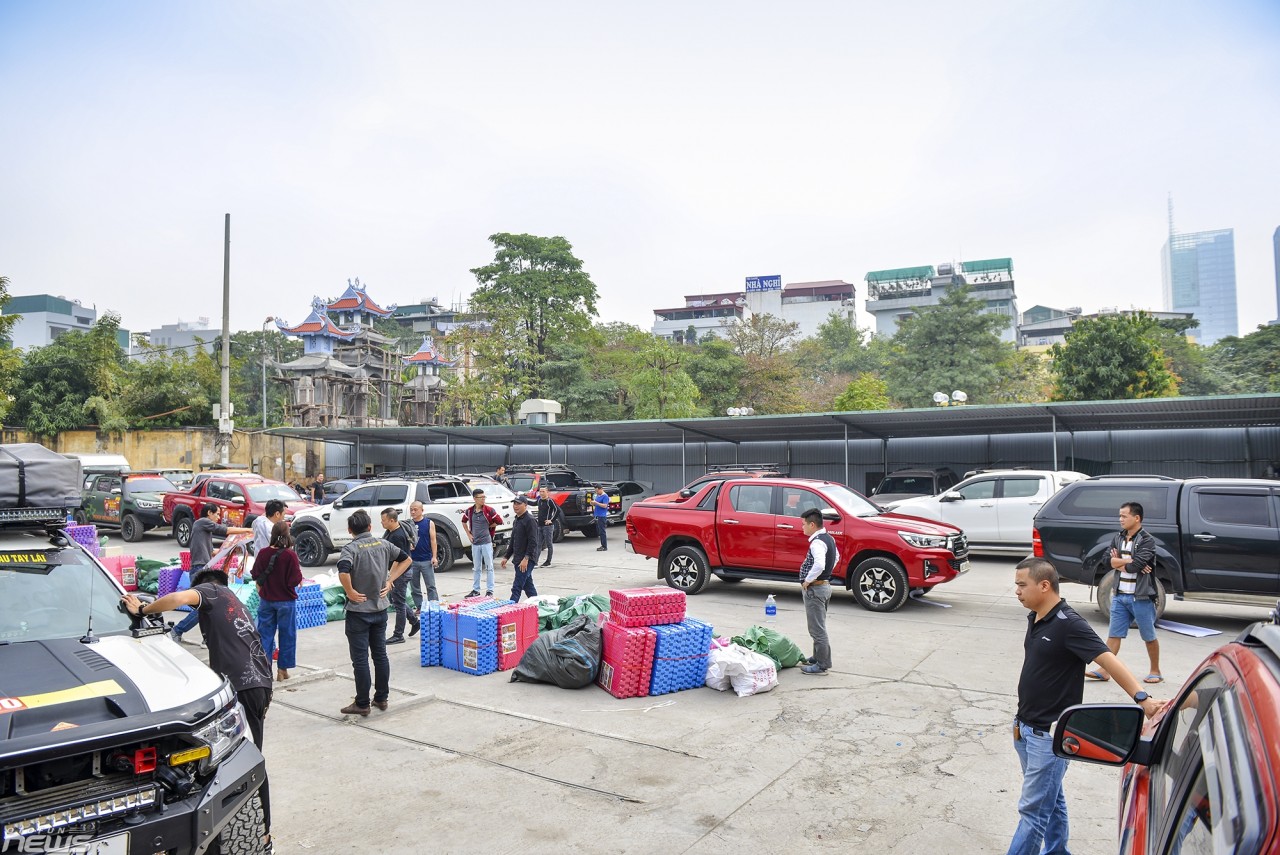 thanh vien dien dan otofunnet khan truong xep hang truoc gio xuat phat suoi am ban cao 2019