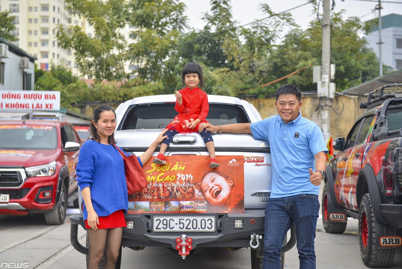 thanh vien dien dan otofunnet khan truong xep hang truoc gio xuat phat suoi am ban cao 2019