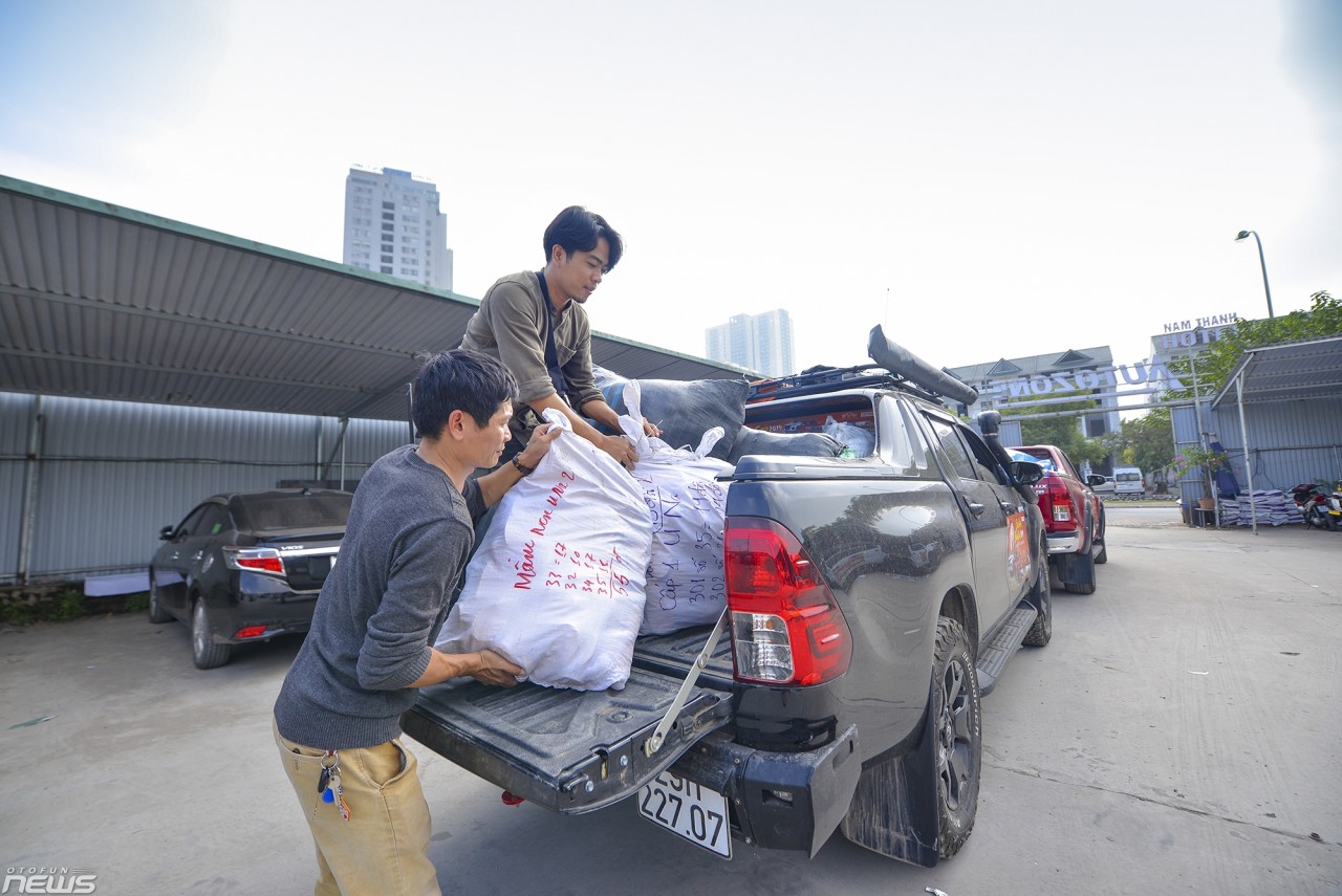 thanh vien dien dan otofunnet khan truong xep hang truoc gio xuat phat suoi am ban cao 2019