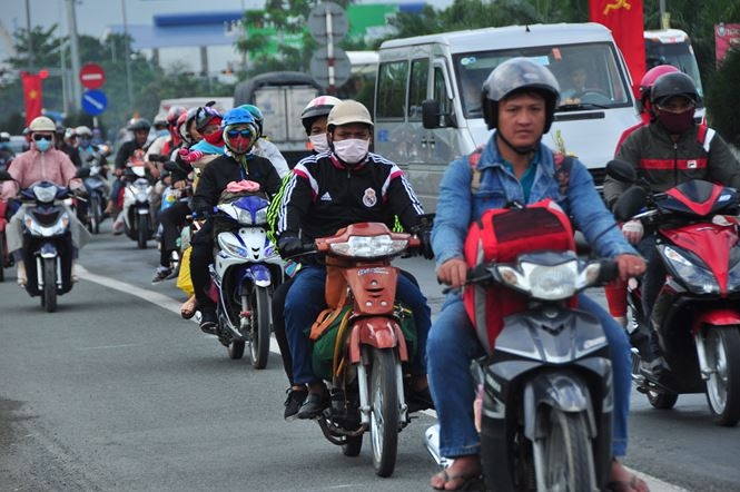 Người dân ùn ùn trở lại TP Hồ Chí Minh làm việc đầu năm mới nguoi dan un un tro lai tp ho chi minh lam viec dau nam moi