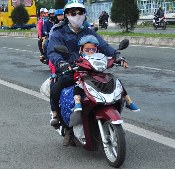 Người dân ùn ùn trở lại TP Hồ Chí Minh làm việc đầu năm mới nguoi dan un un tro lai tp ho chi minh lam viec dau nam moi