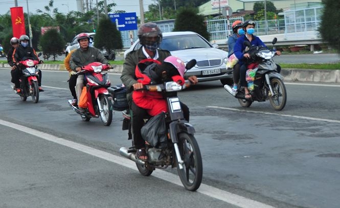 Người dân ùn ùn trở lại TP Hồ Chí Minh làm việc đầu năm mới nguoi dan un un tro lai tp ho chi minh lam viec dau nam moi