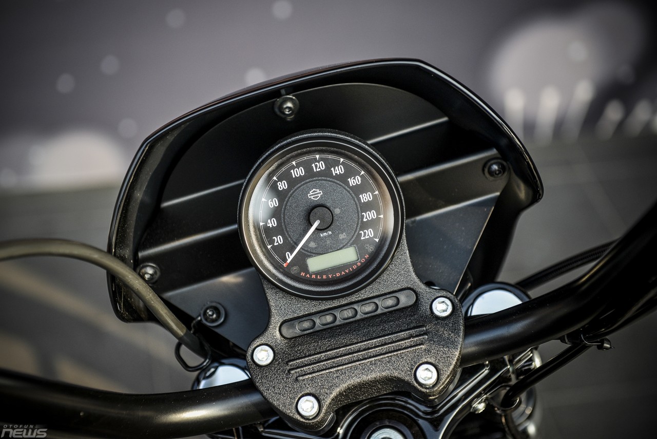 harley davidson iron 1200 khoe dang duoi nang xuan