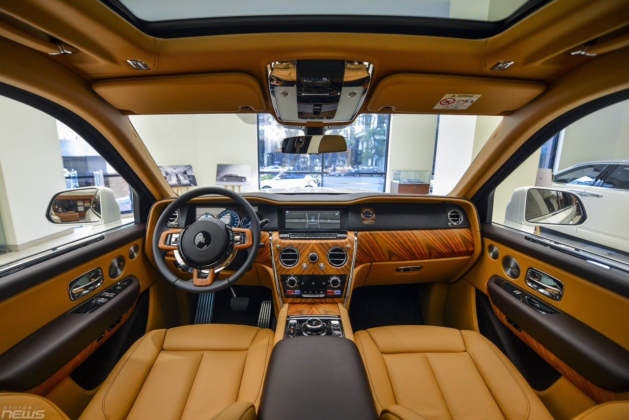 "Xe gầm cao" siêu sang Rolls-Royce Cullinan chính hãng giá hơn 40 tỷ đồng Việt Nam xe gam cao sieu sang rolls royce cullinan chinh hang gia hon 40 ty dong viet nam