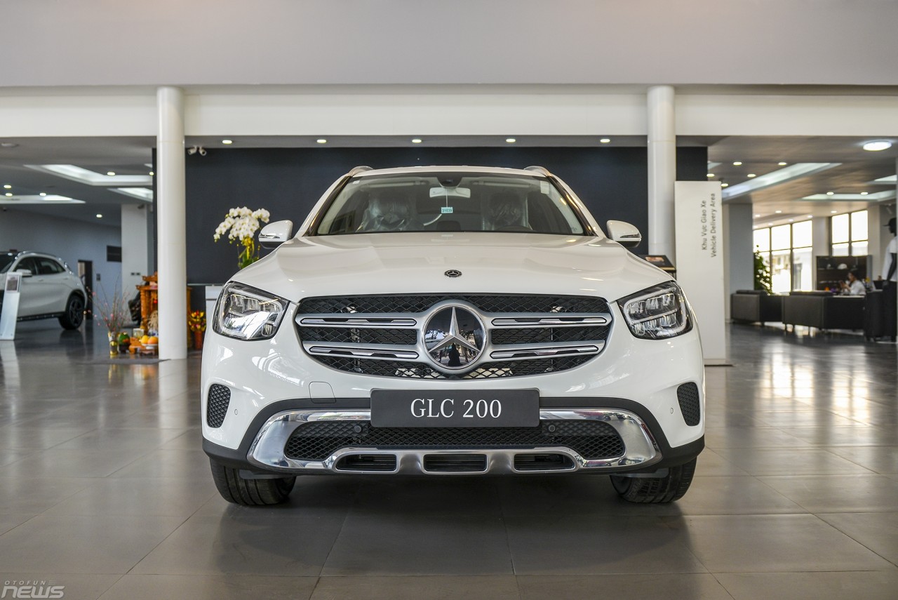 Mercedes-Benz hỗ trợ 100% phí trước bạ cho GLC, tiết kiệm gần 317 triệu đồng 1626-mercedes-benz-glc-200-otofun-news19