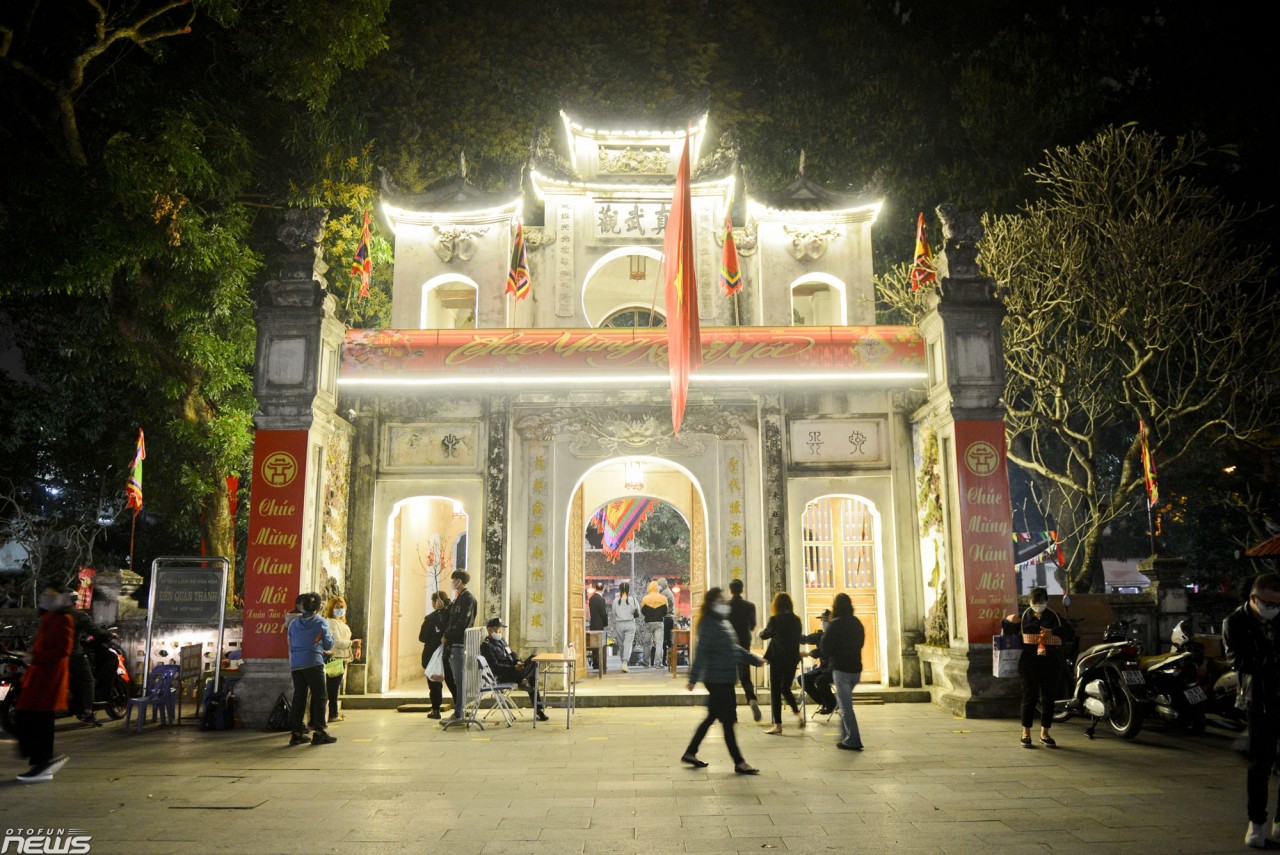 Hà Nội - Phút Giao thừa lặng lẽ