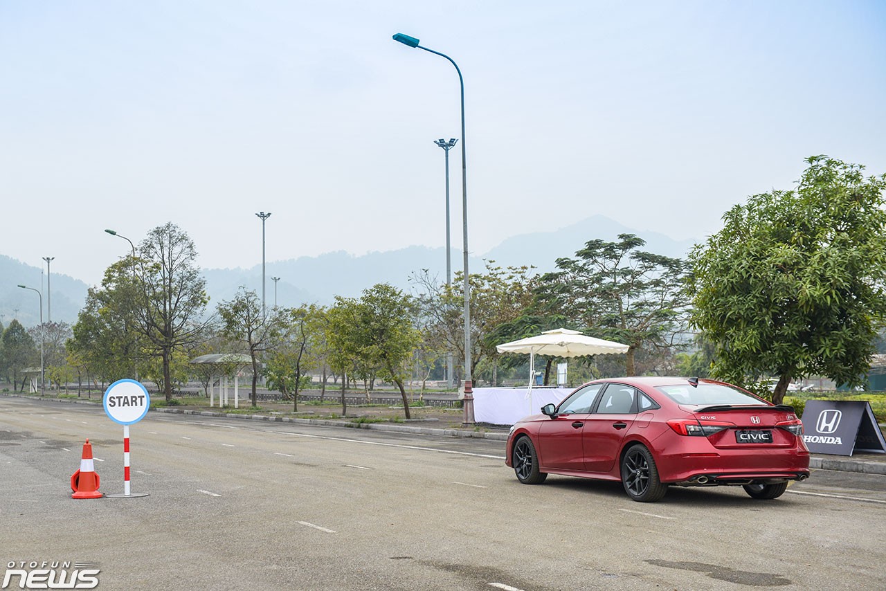 Honda Civic 2022: Lái hay hơn, nhiều công nghệ hơn Honda Civic 2022: Lái hay hơn, nhiều công nghệ hơn