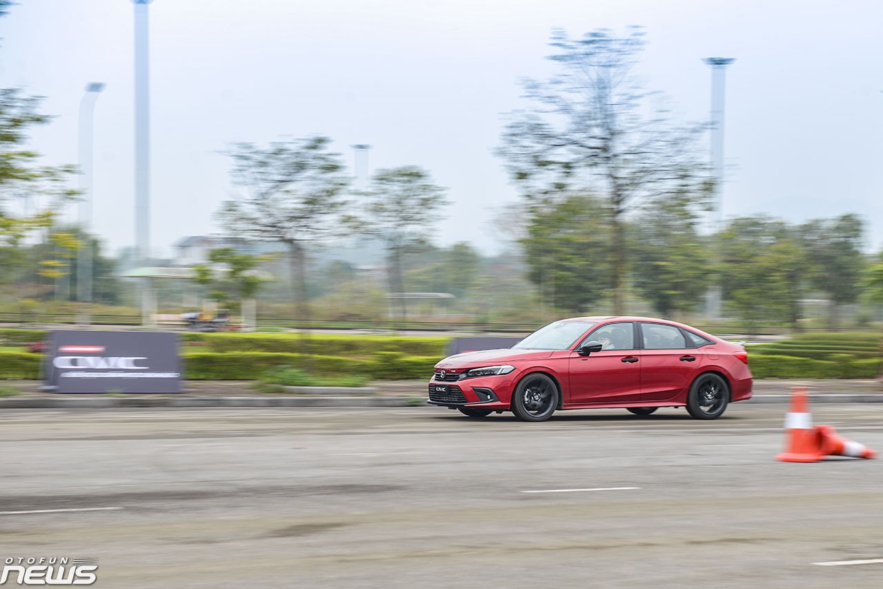 Honda Civic 2022: Lái hay hơn, nhiều công nghệ hơn Honda Civic 2022: Lái hay hơn, nhiều công nghệ hơn