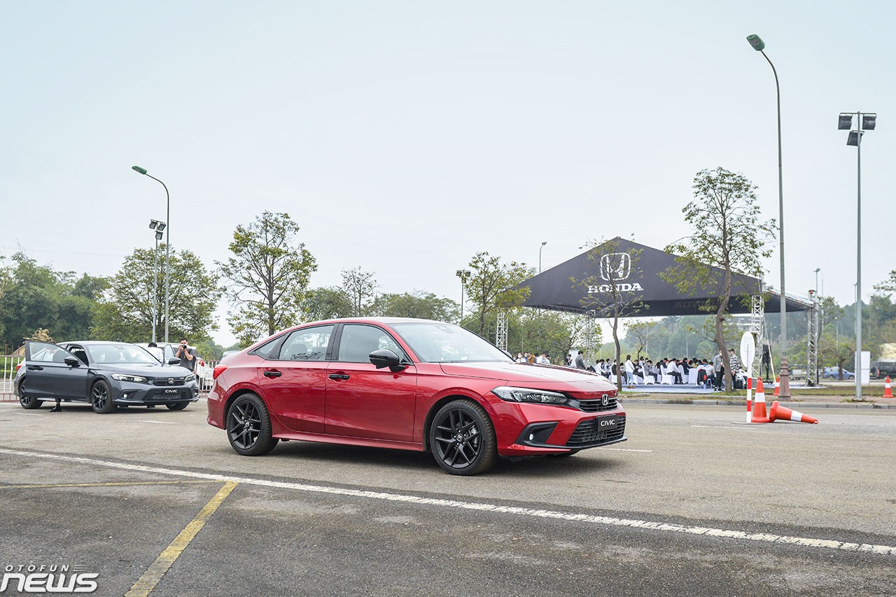 Honda Civic 2022: Lái hay hơn, nhiều công nghệ hơn Honda Civic 2022: Lái hay hơn, nhiều công nghệ hơn
