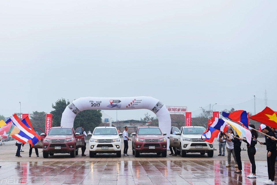 su kien trai nghiem toyota fortuner 2017 hut khach bat chap thoi tiet xau