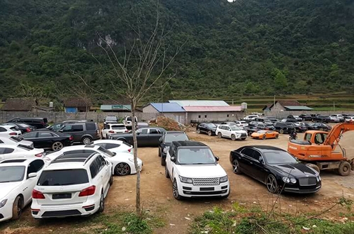 Hơn 50 siêu xe và xe sang tập kết ở biên giới phía bắc Việt Nam hon 50 sieu xe va xe sang tap ket o bien gioi phia bac viet nam