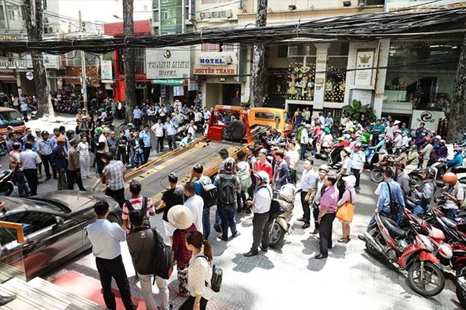 Đòi vỉa hè tại TP Hồ Chí Minh: Nhiều nơi bị tái chiếm doi via he tai tp ho chi minh nhieu noi bi tai chiem