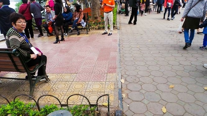 Hà Nội: Cận cảnh “chiếc áo vá” hơn 20 loại gạch, đá được lát ở Hồ Gươm ha noi can canh chiec ao va hon 20 loai gach da duoc lat o ho guom