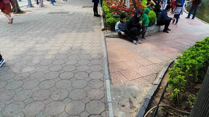 ha noi can canh chiec ao va hon 20 loai gach da duoc lat o ho guom