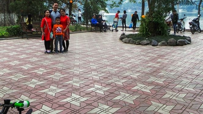 Hà Nội: Cận cảnh “chiếc áo vá” hơn 20 loại gạch, đá được lát ở Hồ Gươm ha noi can canh chiec ao va hon 20 loai gach da duoc lat o ho guom