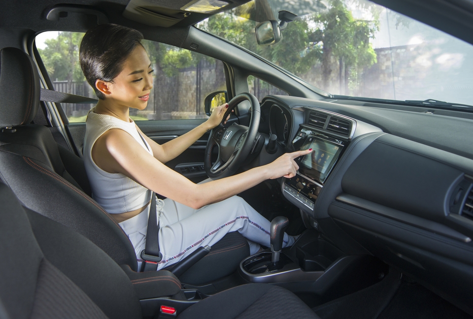 Honda Jazz tự tin "thả dáng" gợi cảm cùng nữ ca sĩ Tóc Tiên honda jazz tu tin tha dang goi cam cung nu ca si toc tien