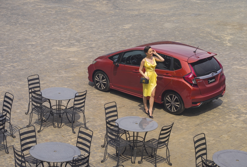 Honda Jazz tự tin "thả dáng" gợi cảm cùng nữ ca sĩ Tóc Tiên honda jazz tu tin tha dang goi cam cung nu ca si toc tien
