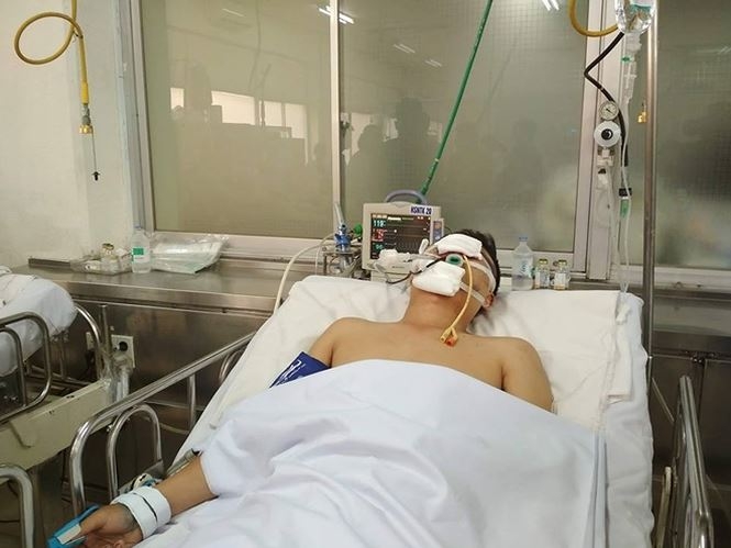 Thượng úy CSGT bị thương nghiêm trọng do kéo lê 10m thuong uy csgt bi thuong nghiem trong do keo le 10m