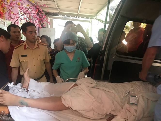 Thượng úy CSGT bị thương nghiêm trọng do kéo lê 10m thuong uy csgt bi thuong nghiem trong do keo le 10m
