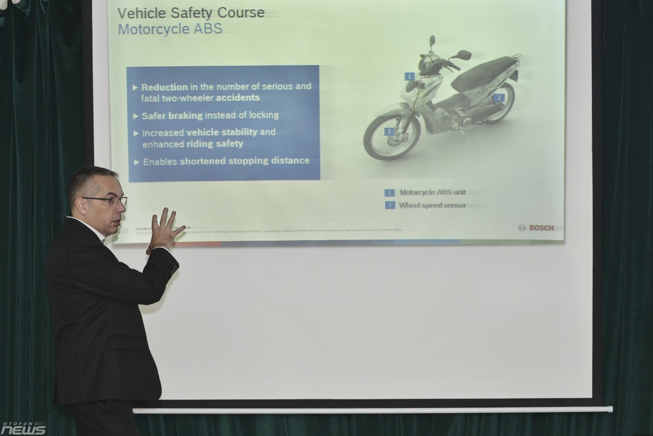 Bosch trình diễn công nghệ an toàn cho xe máy và ô tô bosch trinh dien cong nghe an toan tren xe 2 banh va he thong esp o xe hoi