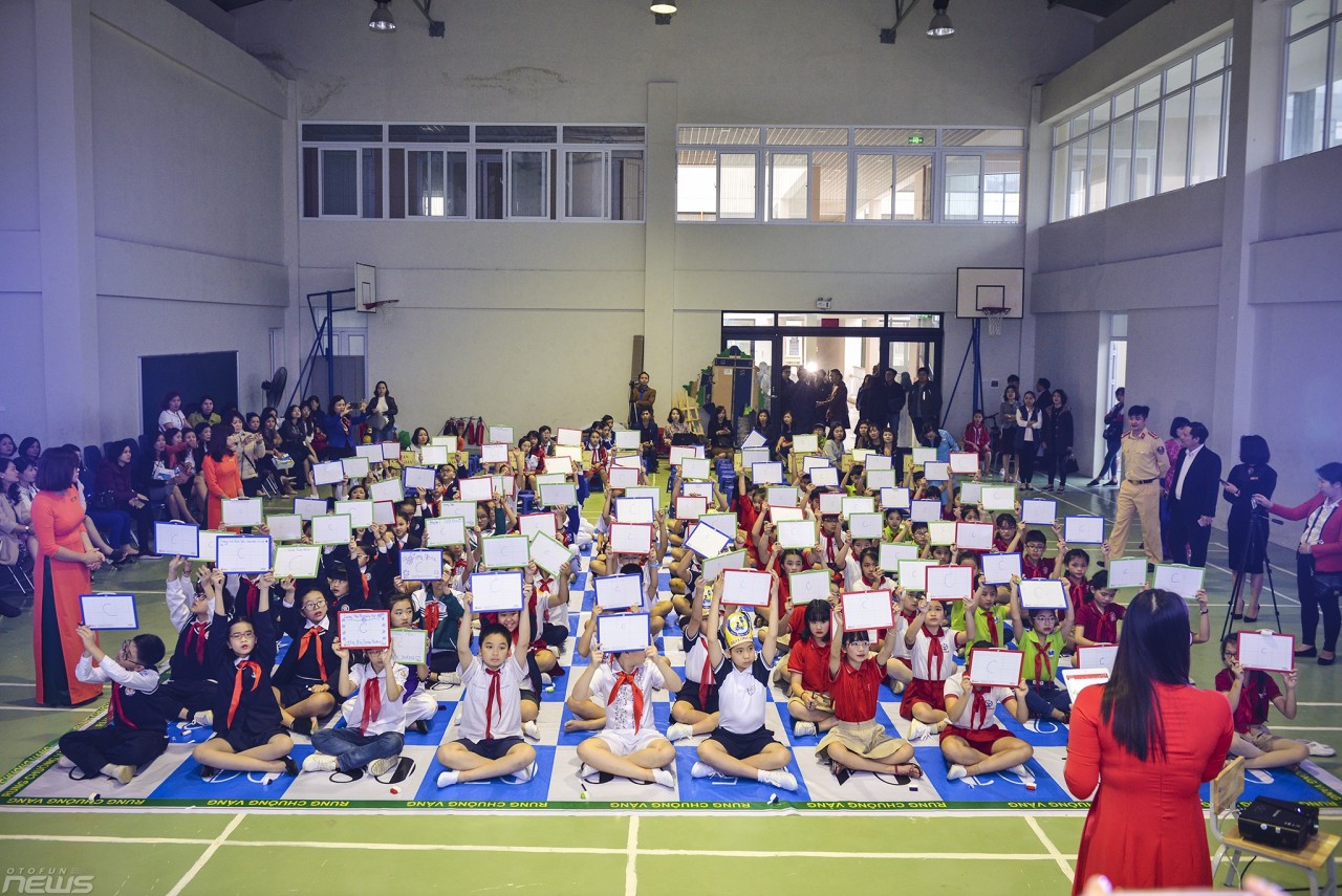 100 thí sinh nhí tranh tài trong buổi giao lưu an toàn giao thông” 100 thi sinh nhi tranh tai trong buoi giao luu toyota cung em hoc an toan giao thong nam hoc 2018 2019