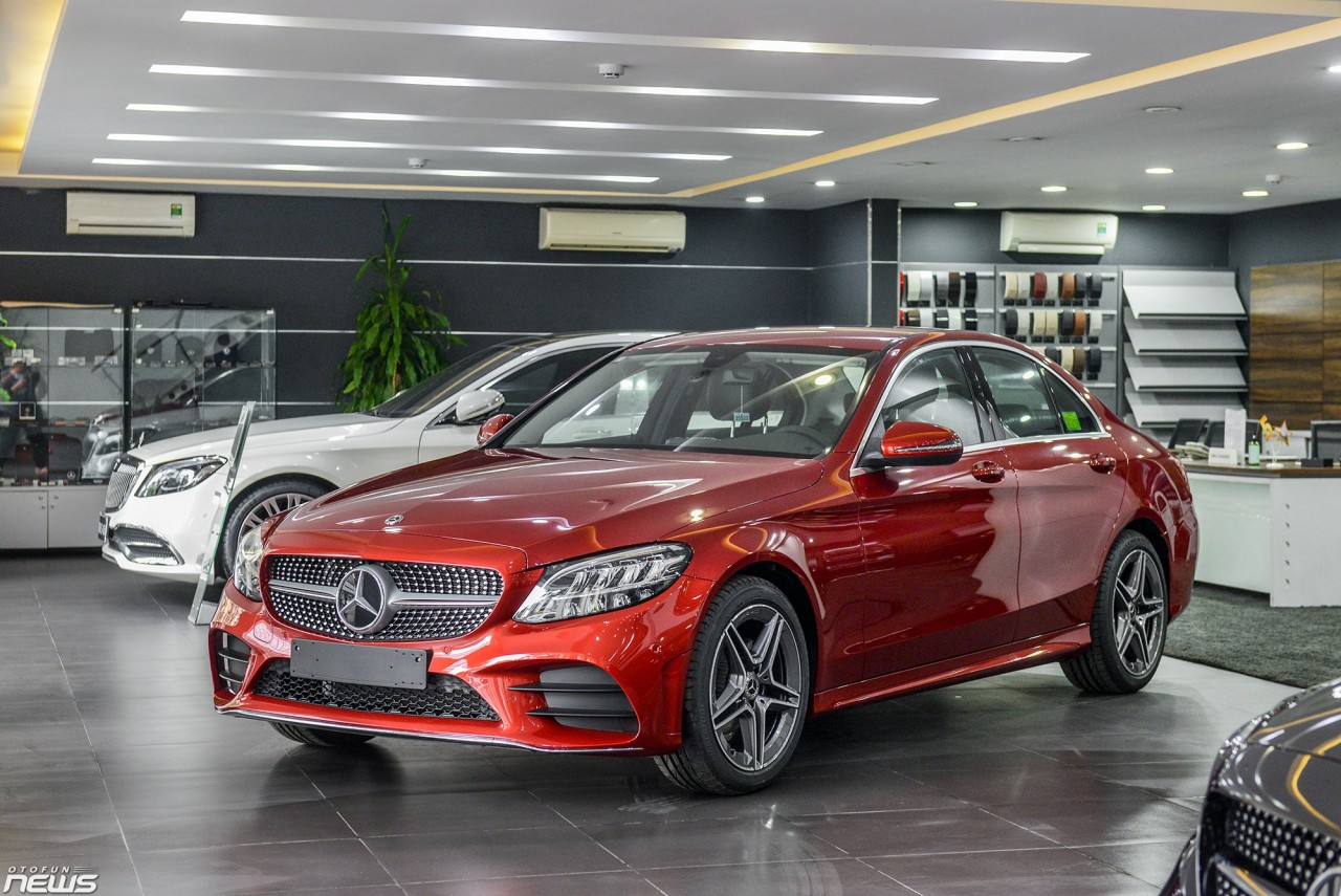 Cận cảnh Mercedes C180 AMG giá 1,5 tỷ đồng Cận cảnh Mercedes C180 AMG giá 1,5 tỷ đồng