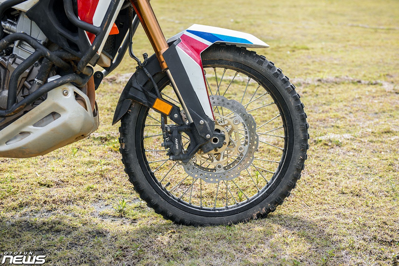 Cận cảnh Honda Africa Twin phiên bản Adventure Sport 689 triệu đồng