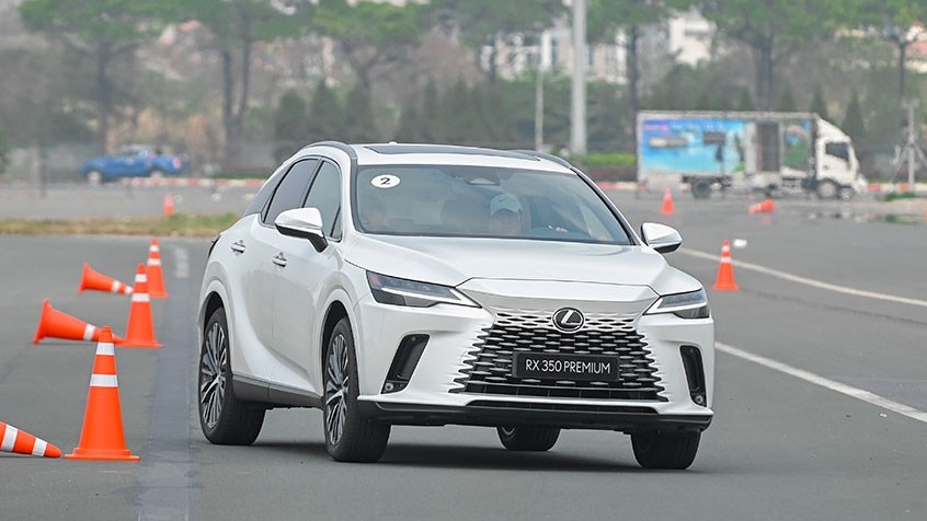 Cầm lái Lexus không còn 'nhàm chán'
