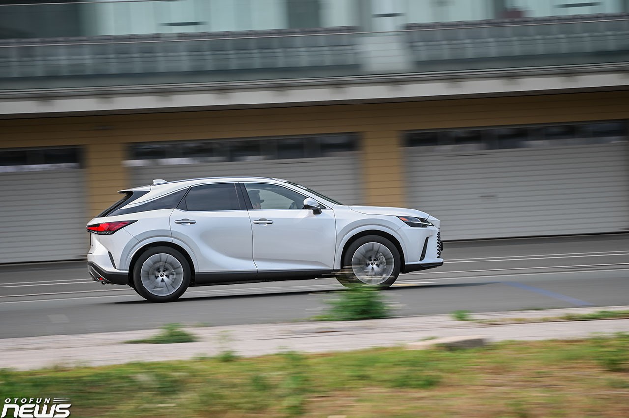 Cầm lái Lexus không còn 'nhàm chán' Cầm lái Lexus không còn 'nhàm chán'