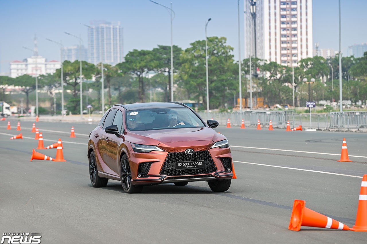 Cầm lái Lexus không còn 'nhàm chán' Cầm lái Lexus không còn 'nhàm chán'