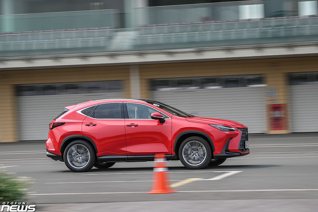 Cầm lái Lexus không còn 'nhàm chán' Cầm lái Lexus không còn 'nhàm chán'