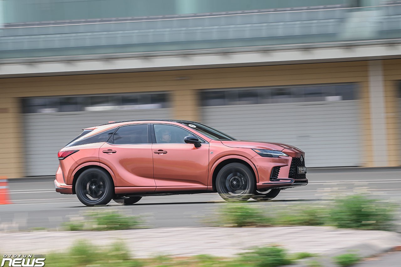 Cầm lái Lexus không còn 'nhàm chán' Cầm lái Lexus không còn 'nhàm chán'