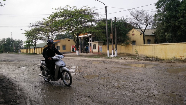 Ninh Bình: Xử lý hàng loạt xe quá tải “cày” nát Quốc lộ 12B ninh binh xu ly hang loat xe qua tai cay nat quoc lo 12b